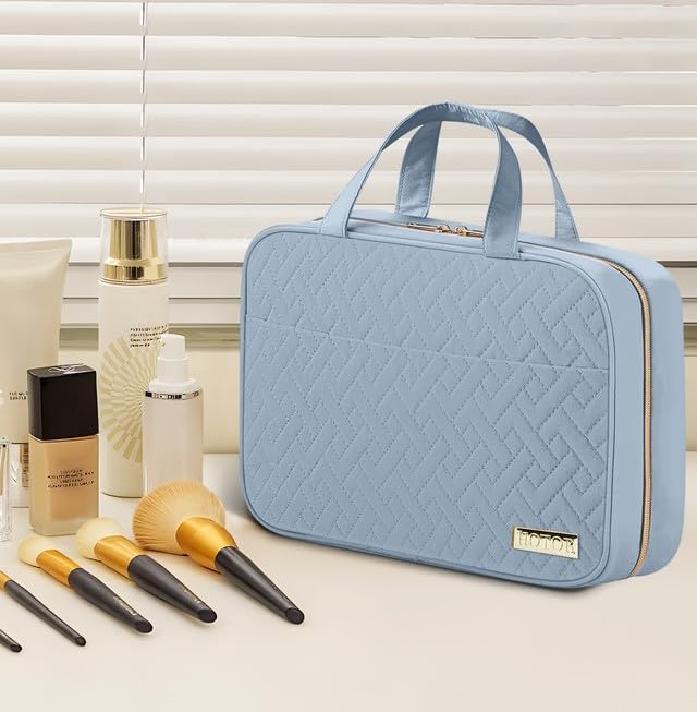 Leakproof hanging toiletry bag