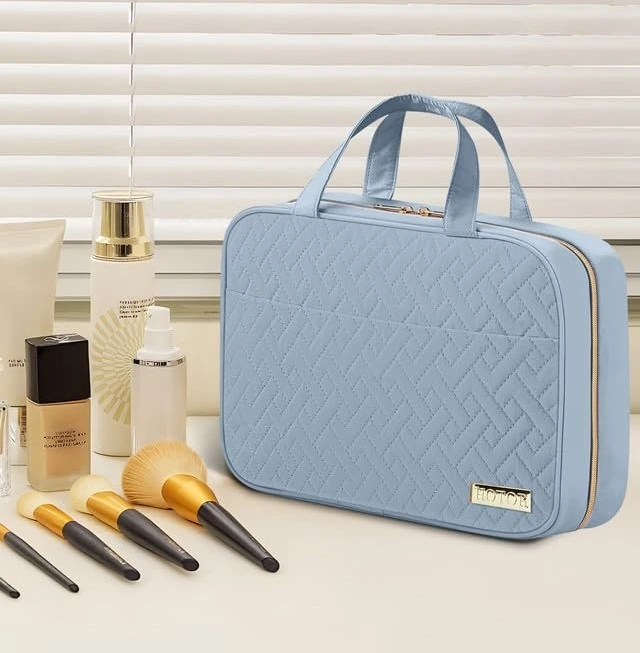 Leakproof hanging toiletry bag